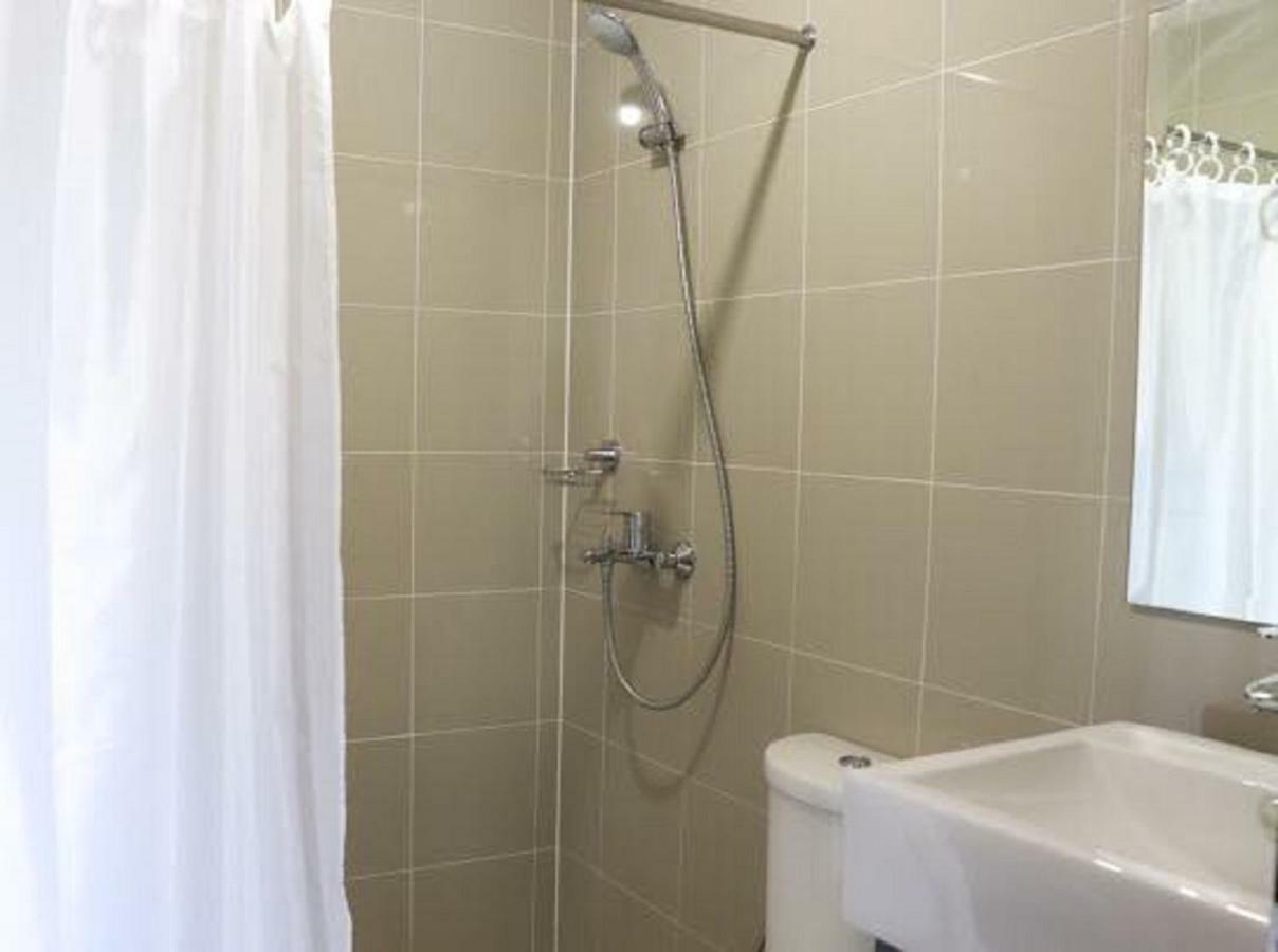 Cubao Manhattanheights Unit 7Ef Tower B, 1Br Manila Esterno foto